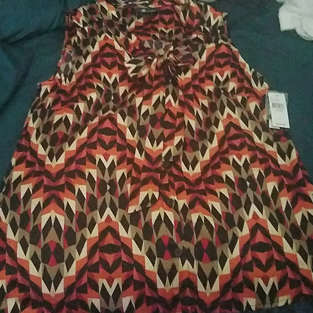 Brand new AB Studio sleeveless dress shirt